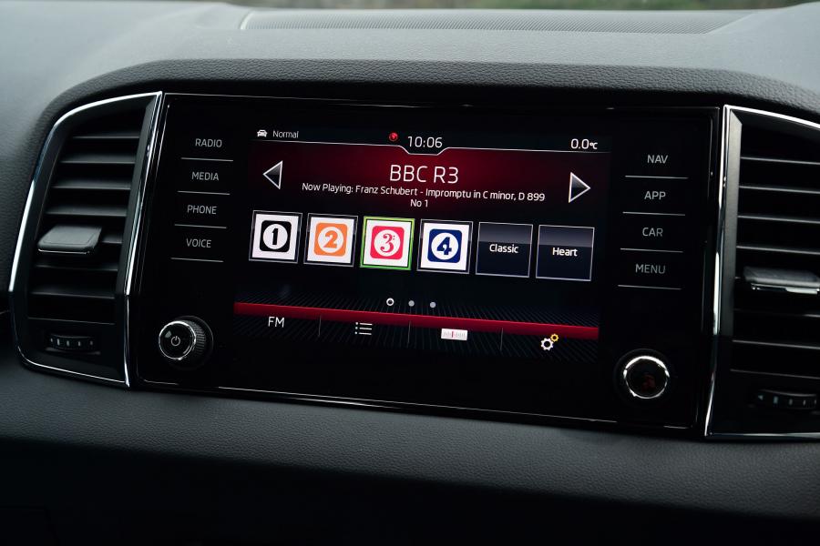 Детали интерьера Skoda Karoq 4x4 Sportline 2018 года  (UK) (фото 4 из 13)